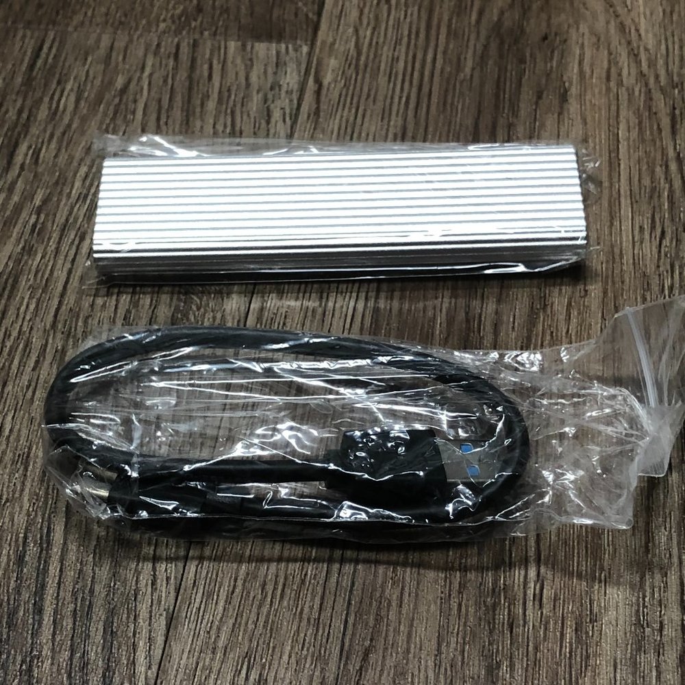*NEW* Silver 2 Terabyte portable external hard drive for MacBook